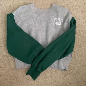 Crop too long sleeve.